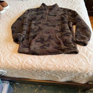 SOUNDSTYLE:  women’s Camouflage Zip-Up Sweater